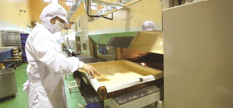 カステラ包装のライン作業のイメージ写真